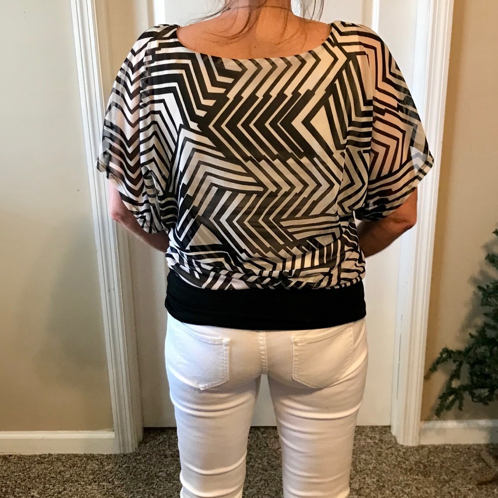 Beautiful blouse - Picture 2 of 4